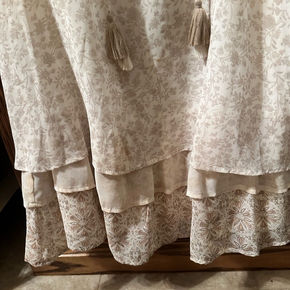 Cream floral layered dress - Picture 5 of 5